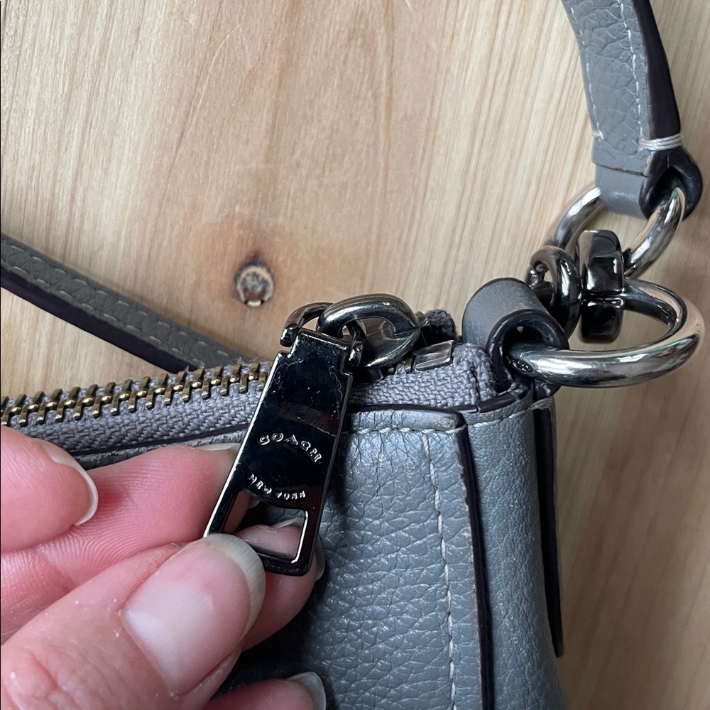 Coach Pebble Gray Leather Shoulder Bag - Picture 9 of 16
